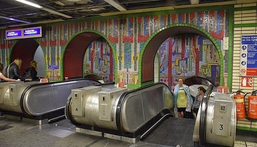 God save Tottenham Court station! A Londra i mosaici di Eduardo Paolozzi sono salvi, e arriveranno anche Gordon, Buren e Richard Wright God save Tottenham Court station! A Londra i mosaici di Eduardo Paolozzi sono salvi, e arriveranno anche Gordon, Buren e Richard Wright