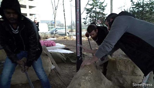 Pietre non per dividere, ma per costruire. E a Parigi i “blocchi” anti-migranti diventano sculture Pietre non per dividere, ma per costruire. E a Parigi i “blocchi” anti-migranti diventano sculture