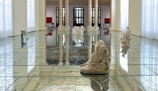 Grandi lavori alla Galleria Nazionale d’Arte Moderna di Roma. A cominciare dalla rimozione di “Passi” di Alfredo Pirri, opera site specific che finisce in deposito