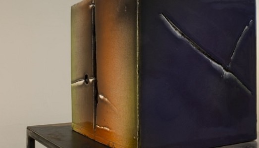 Venti ceramiche, per un’opera a fin di bene. Da Esh Gallery a Milano l’arte sostiene la Fondazione Umberto Veronesi