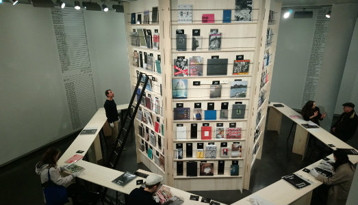 Performare l’immagine da Le Bal, spazio parigino dedicato alle novità della fotografia