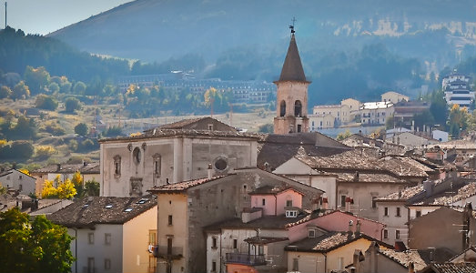 Passeggiata a Pescocostanzo, borgo dall’anima antica, con orizzonti contemporanei