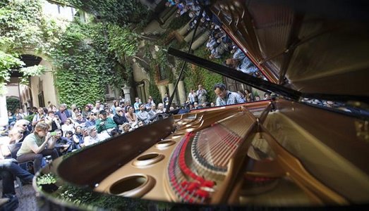 Il “Piano” di Milano che si conferma un successo. E la città torna a suonare diffusamente, per tutti Il “Piano” di Milano che si conferma un successo. E la città torna a suonare diffusamente, per tutti