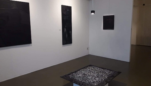 Sette sfumature per il nero di Pierre Soulages. L’omaggio della Galleria Forzani di Terni
