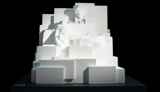 La Pietà di Michelangelo, al cubo. Gualtiero Vanelli per il Teatro del Silenzio di Lajatico