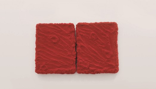 Primavera con un’antologia rossa. Pino Pinelli da Dep Art a Milano, per scoprire le evoluzioni della pittura italiana del secondo Novecento