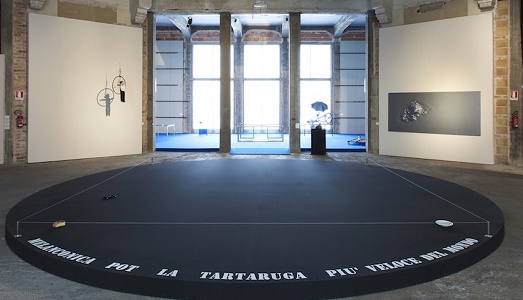 Beuys è la terra, Duchamp l’aria, Klein il fuoco. L’acqua è Vettor Pisani. Al Madre presentata la monografia dedicata all’artista che giocava con i simboli e le identità