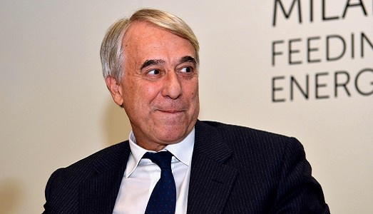 E Pisapia batte un colpo. Il sindaco di Milano impugna il martelletto per un’asta che aiuta i giovani in difficoltà