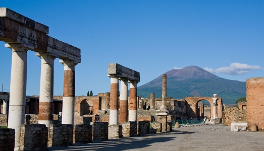 Pompei, non bastano gli interventi nell’area archeologica, ora c’è da riqualificare la “buffer zone”. E si aspettano proposte concrete Pompei, non bastano gli interventi nell’area archeologica, ora c’è da riqualificare la “buffer zone”. E si aspettano proposte concrete