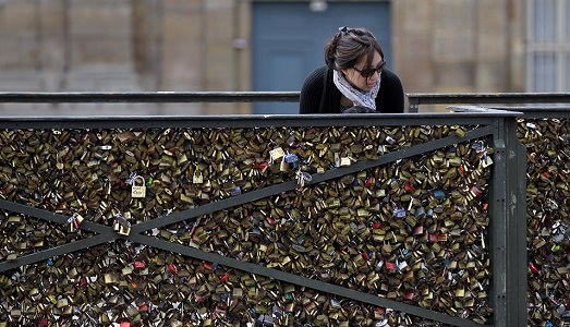 Parigi spezza il cuore di milioni di innamorati, ed era ora! la prossima settimana via tutti i lucchetti dal Pont des Arts Parigi spezza il cuore di milioni di innamorati, ed era ora! la prossima settimana via tutti i lucchetti dal Pont des Arts