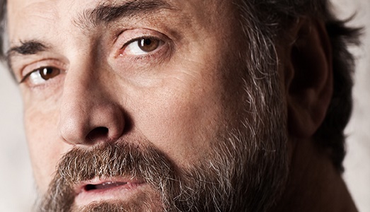 Due attori e due economisti al Teatro Argentina. L’argomento? Crisi, finanza e denaro, per raccontarne gli aspetti profondi, in maniera semplice