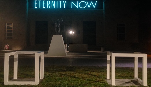 Miami Art Week/6. “Public” a Collins Park: una festa delle sculture poco riuscita, con un’eccezione: Ugo Rondinone e la sua coloratissima “Montagna”