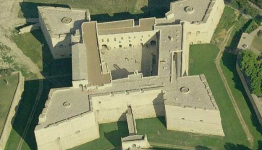 In Puglia, il Circuito del Contemporaneo inizia con Andrei Molodkin e Vettor Pisani