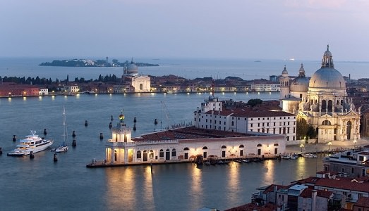 Due giorni di musica, performance e danza site specific a Punta della Dogana. Dove il cubo di Tadao Ando diventa palco per “Set Up”