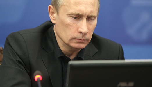 La lezione di Vladimir Putin, sulla libertà dell’arte: “c’è una linea molto sottile tra comportamento pericolosamente scandaloso e creatività”