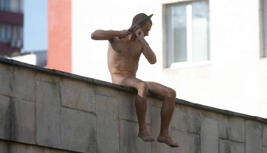 L’arte salverà il mondo? Dalla Russia l’obiezione di coscienza dell’investigatore Pavel Yasman, diventato avvocato grazie alle performance di Pyotr Pavlensky