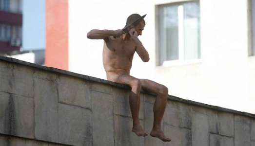 La protesta e l’arte, al vaglio degli psichiatri. Un nuovo caso dalla Russia, e Pyotr Pavlensky è di nuovo protagonista