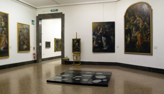 Qualcuno scivolò nelle Pozzanghere di Pino Pascali. A Bari, l’opera danneggiata da una turista Qualcuno scivolò nelle Pozzanghere di Pino Pascali. A Bari, l’opera danneggiata da una turista