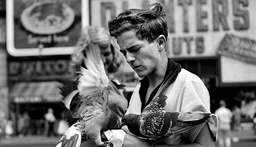 La street photography è a Milano, con la bambinaia appassionata dello scatto: Vivian Maier. In scena da Forma Meravigli La street photography è a Milano, con la bambinaia appassionata dello scatto: Vivian Maier. In scena da Forma Meravigli