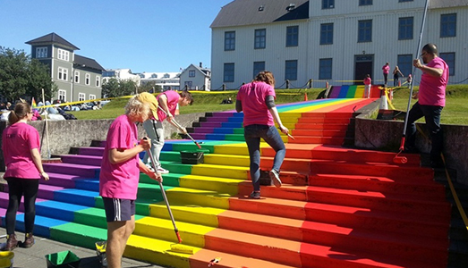 Scompare a 65 anni Gilbert Baker, l’inventore della “bandiera arcobaleno” simbolo del movimento GLBT e non solo