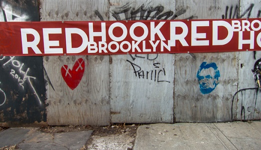 L’altra New York. Red Hook in mano alla gentrificazione, spodestando forse anche l’arte che è arrivata da queste parti. Storia di un fenomeno globale