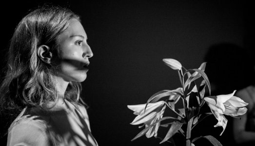 Tra maschere con gli occhi aperti. A Venezia, Reverie dedica una performance a Luigi Ontani