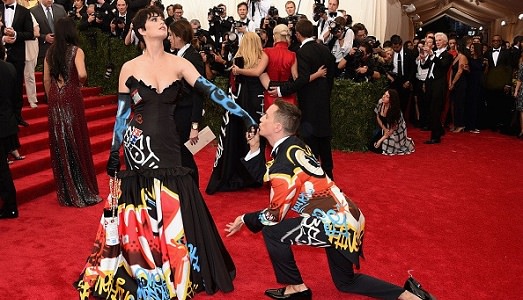 Ahi ahi Moschino, non si copiano i graffitari. E lo street artist Joseph Tierney cita in giudizio la maison di moda Ahi ahi Moschino, non si copiano i graffitari. E lo street artist Joseph Tierney cita in giudizio la maison di moda