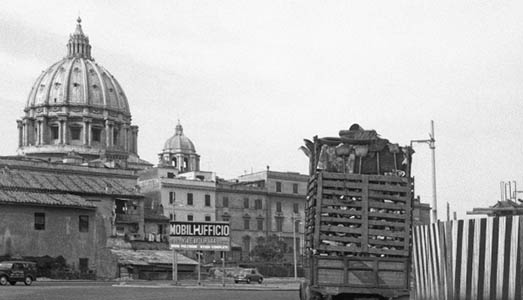 Dalle macerie al boom: l’Italia in 160 scatti