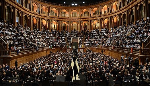 Sputare su Romaeuropa e il “Verdi” di Parma. Il Movimento Cinque Stelle blocca i finanziamenti per i celebri Festival, accusati di essere “marchette”