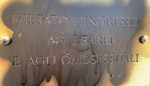 Al Museo Pio di Livorno, rubata l’opera provocatoria di Ruth Beraha, già vandalizzata Al Museo Pio di Livorno, rubata l’opera provocatoria di Ruth Beraha, già vandalizzata