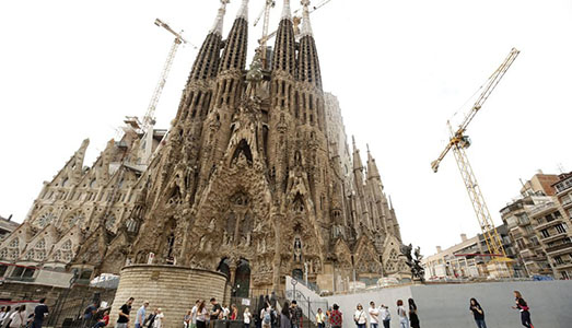 Sagrada Familia “multa” infinita