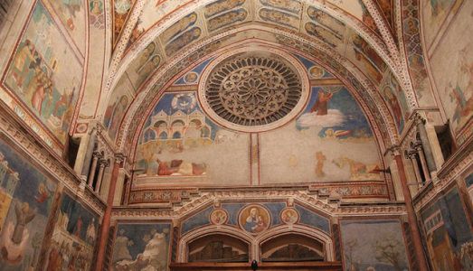 Una luce divina per la Basilica di San Francesco di Assisi. Grazie all’illuminotecnica firmata da Marco Frascarolo si aiuta anche la conservazione
