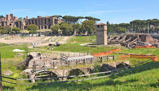 Scoperti i resti dell’Arco di Tito a Circo Massimo. La costruzione celebrava la vittoria dell’Imperatore sui Giudei e la distruzione di Gerusalemme Scoperti i resti dell’Arco di Tito a Circo Massimo. La costruzione celebrava la vittoria dell’Imperatore sui Giudei e la distruzione di Gerusalemme