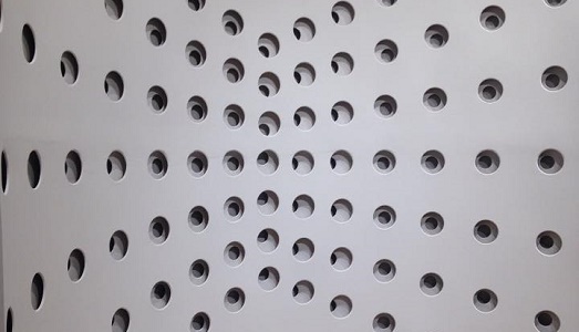 Sotheby’s Italian Sale, preview a Milano. Pezzi strepitosi, in cerca di nuovi record, da Scheggi a Fontana, passando per Boetti e Vezzoli