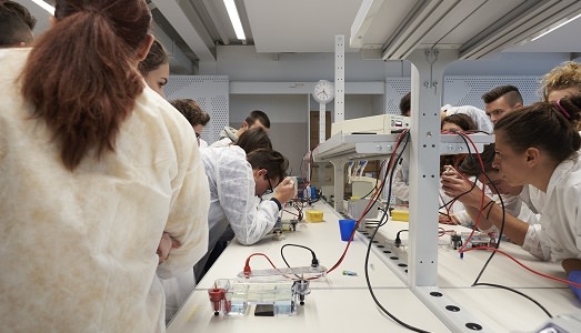 L’Opificio Golinelli, la scuola e il cibo. Un appuntamento per mostrare i risultati di “Scienze in pratica”, con una conferenza decisamente gustosa L’Opificio Golinelli, la scuola e il cibo. Un appuntamento per mostrare i risultati di “Scienze in pratica”, con una conferenza decisamente gustosa