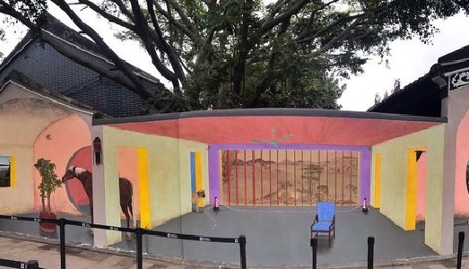 La sedia da dimenticare. Alla Biennale di Shenzen viene censurata un’opera di street art