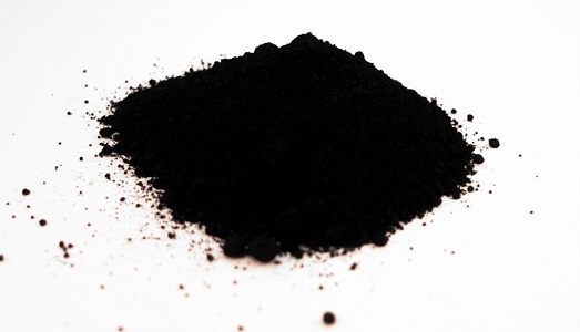 Dopo il “pinkest pink” e il “glitteriest glitter”, Stuart Semple mette in vendita il nero “nero come un buco nero”. Ancora contro Anish Kapoor, ovviamente Dopo il “pinkest pink” e il “glitteriest glitter”, Stuart Semple mette in vendita il nero “nero come un buco nero”. Ancora contro Anish Kapoor, ovviamente