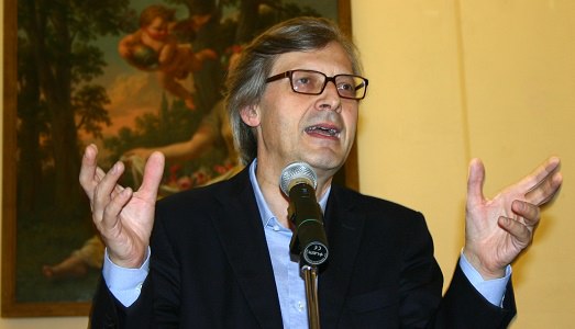 “Daje forte Vittorio”. Solidarietà dall’Italia, specialmente quella dei social network, per Vittorio Sgarbi ricoverato a Modena dopo un malore