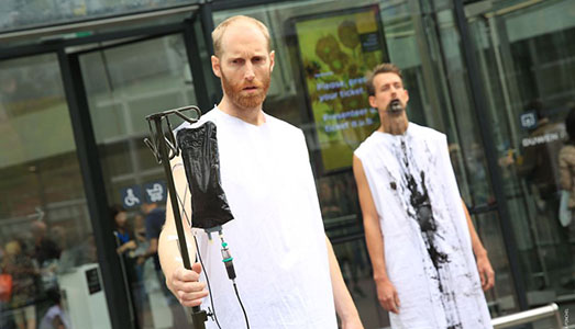 Basta petrolio nei musei. | O quasi |