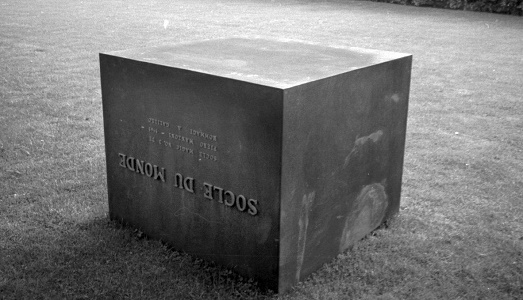 Biennale del “Socle du Monde”: ecco l’omaggio a Piero Manzoni, tra artisti iconici e astri nascenti, all’Heart Museum in Danimarca