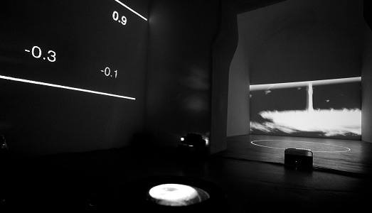 Una canzone di luce, usando lo spazio come una scatola sonora. Lucia Romualdi e Francesco De Gregori insieme al MAXXI, per un progetto breve come un’onda
