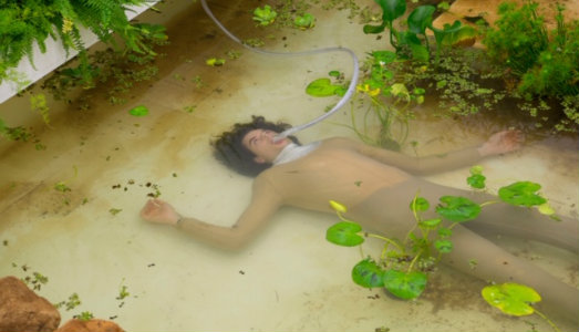 Come va la vita sott’acqua? A Roma, Orange Garden presenta la performance di Giovanni Vetere