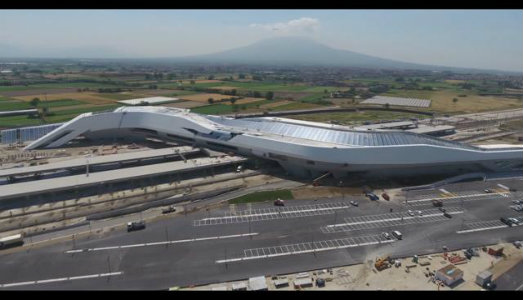 Finalmente aperta la stazione di Afragola, progettata da Zaha Hadid. Ma il dibattito non si ferma Finalmente aperta la stazione di Afragola, progettata da Zaha Hadid. Ma il dibattito non si ferma