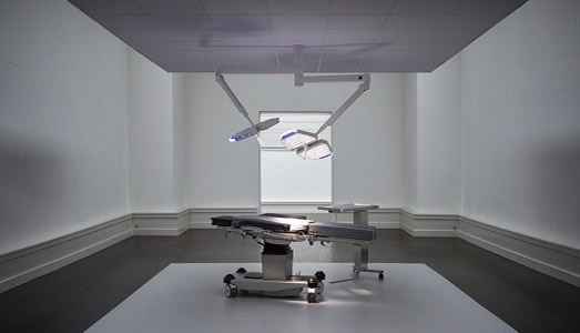 Un’immagine salva la vita, e si può vendere? Storia del collettivo danese Superflex e dell’attrezzatura ospedaliera per la Siria Un’immagine salva la vita, e si può vendere? Storia del collettivo danese Superflex e dell’attrezzatura ospedaliera per la Siria