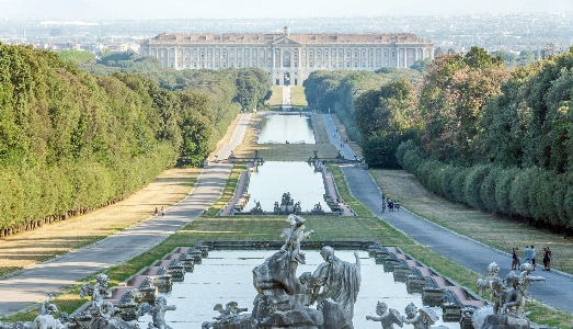 Caos regale. Il TAR sospende la nomina di Maffei a direttore della Reggia di Caserta Caos regale. Il TAR sospende la nomina di Maffei a direttore della Reggia di Caserta