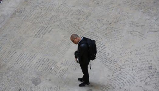 Attivisti in scena in una performance non autorizzata alla Tate Modern. Il motivo? Protestare, ancora, contro la sponsorizzazione del museo da parte di BP