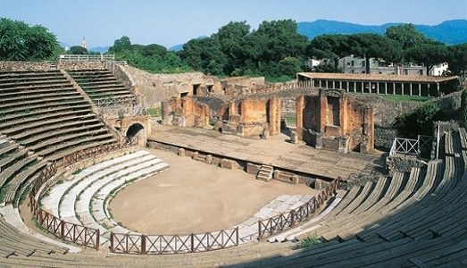 Pompei nel mirino. L’Unesco promuove gli interventi effettuati e i “tempi ragionevoli” dei restauri, mentre i sindacati tirano fuori vecchi abusi d’ufficio