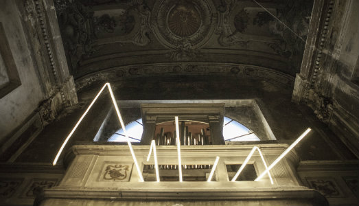 Torino on fair/3. Al condominio-museo ViadellaFucina16, la notte è materia di Borderlight