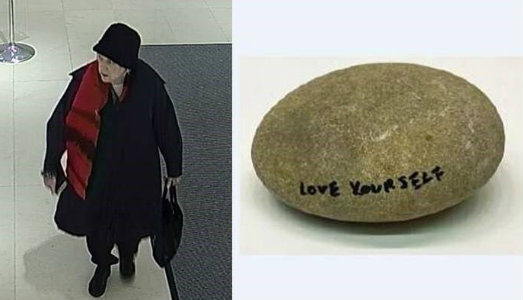 A Toronto, trafugata opera di Yoko Ono. La polizia è sulla tracce di una candida nonnina