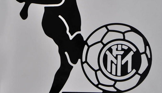 La partita dell’arte. Daniele Basso realizza i trofei per la tournee cinese dell’Inter